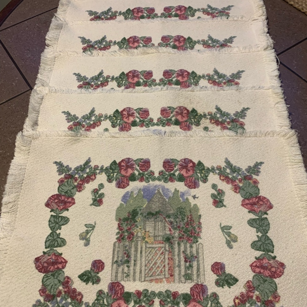 Pfaltzcraft Floral Tapestry 7 Placemats. Set of 7. Cottage scene. Great conditio